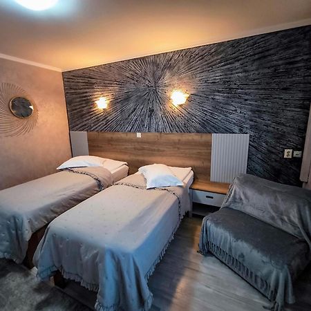 Hotel Dorobanti Jászvásár Kültér fotó