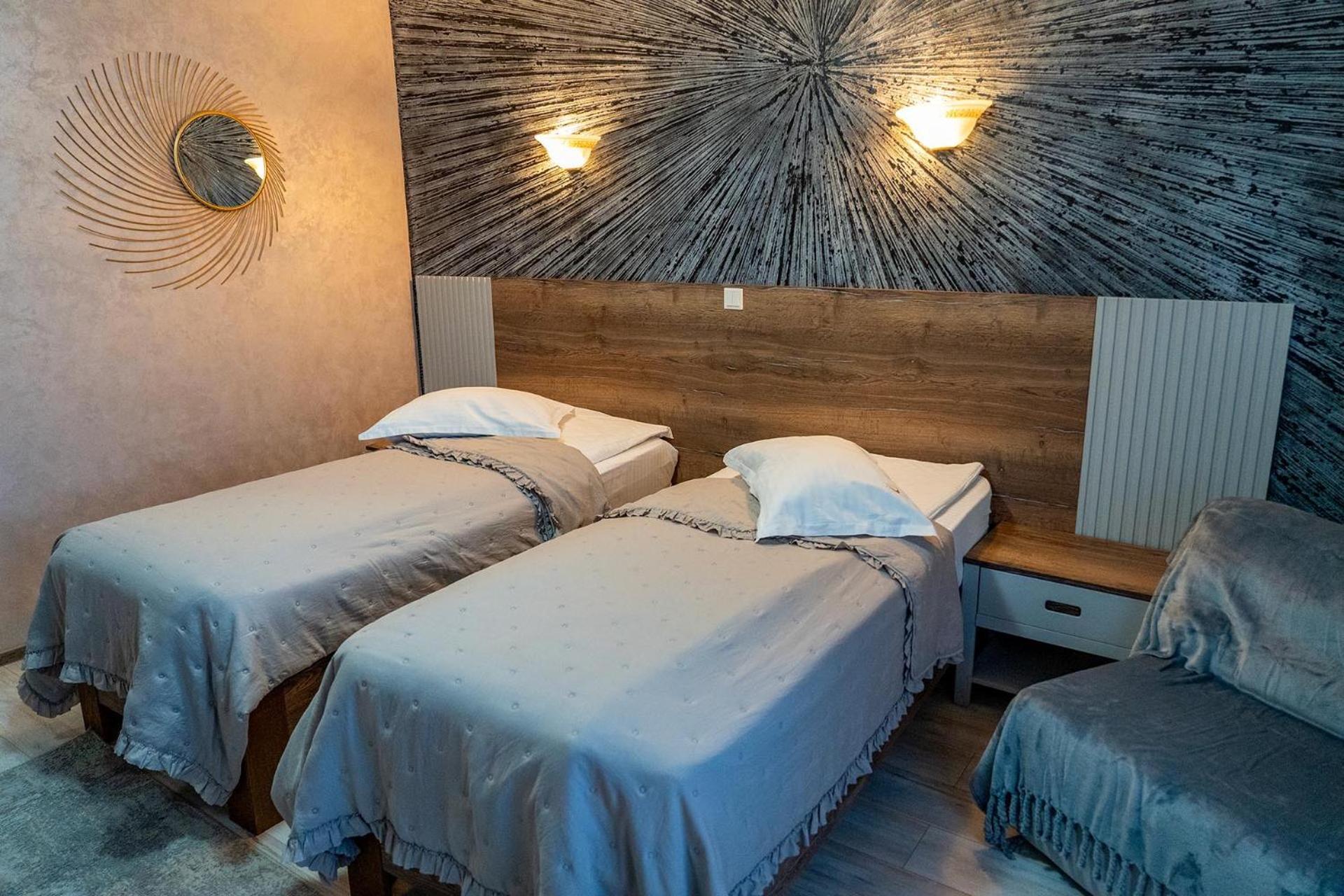 Hotel Dorobanti Jászvásár Kültér fotó