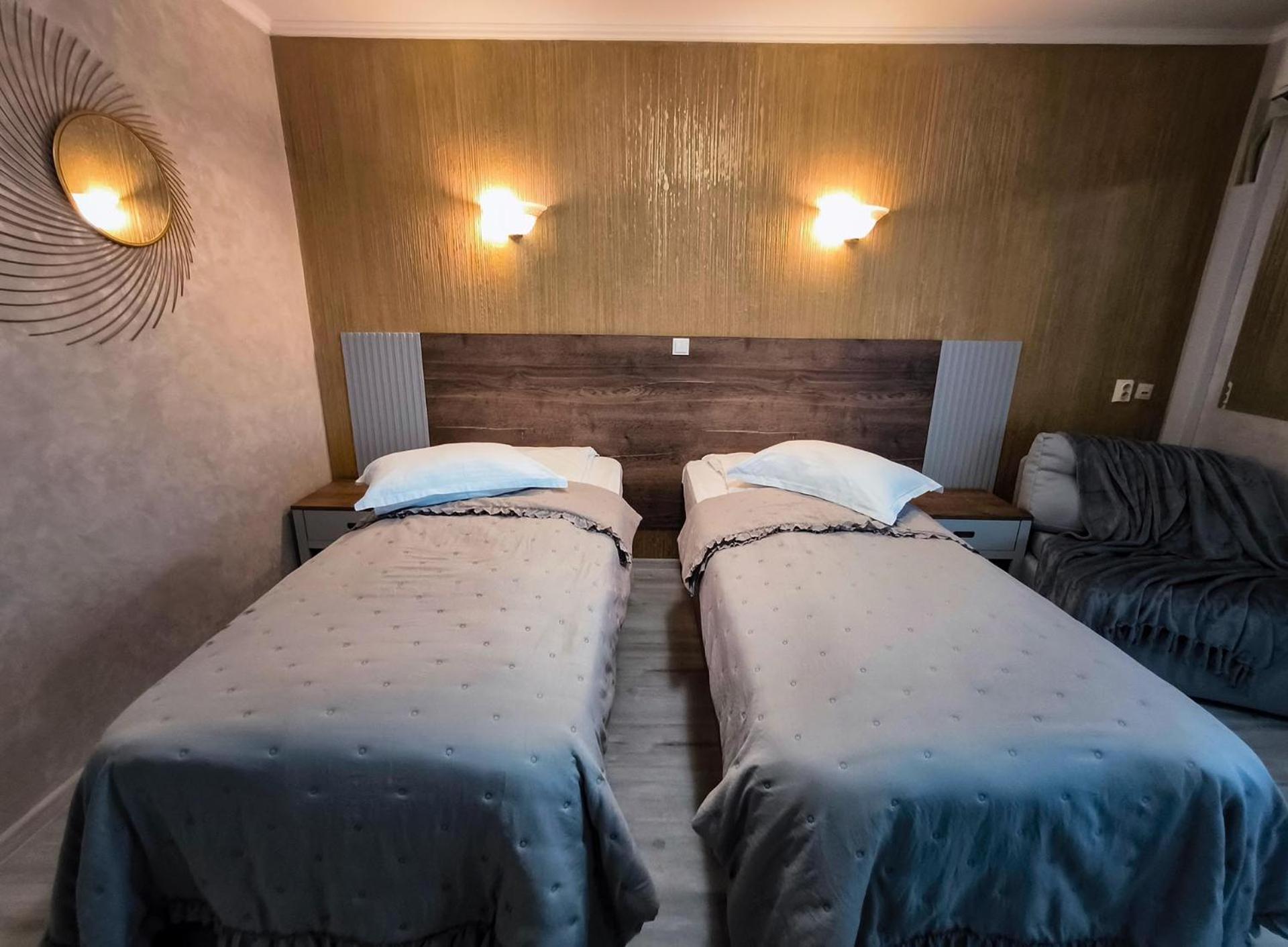Hotel Dorobanti Jászvásár Kültér fotó