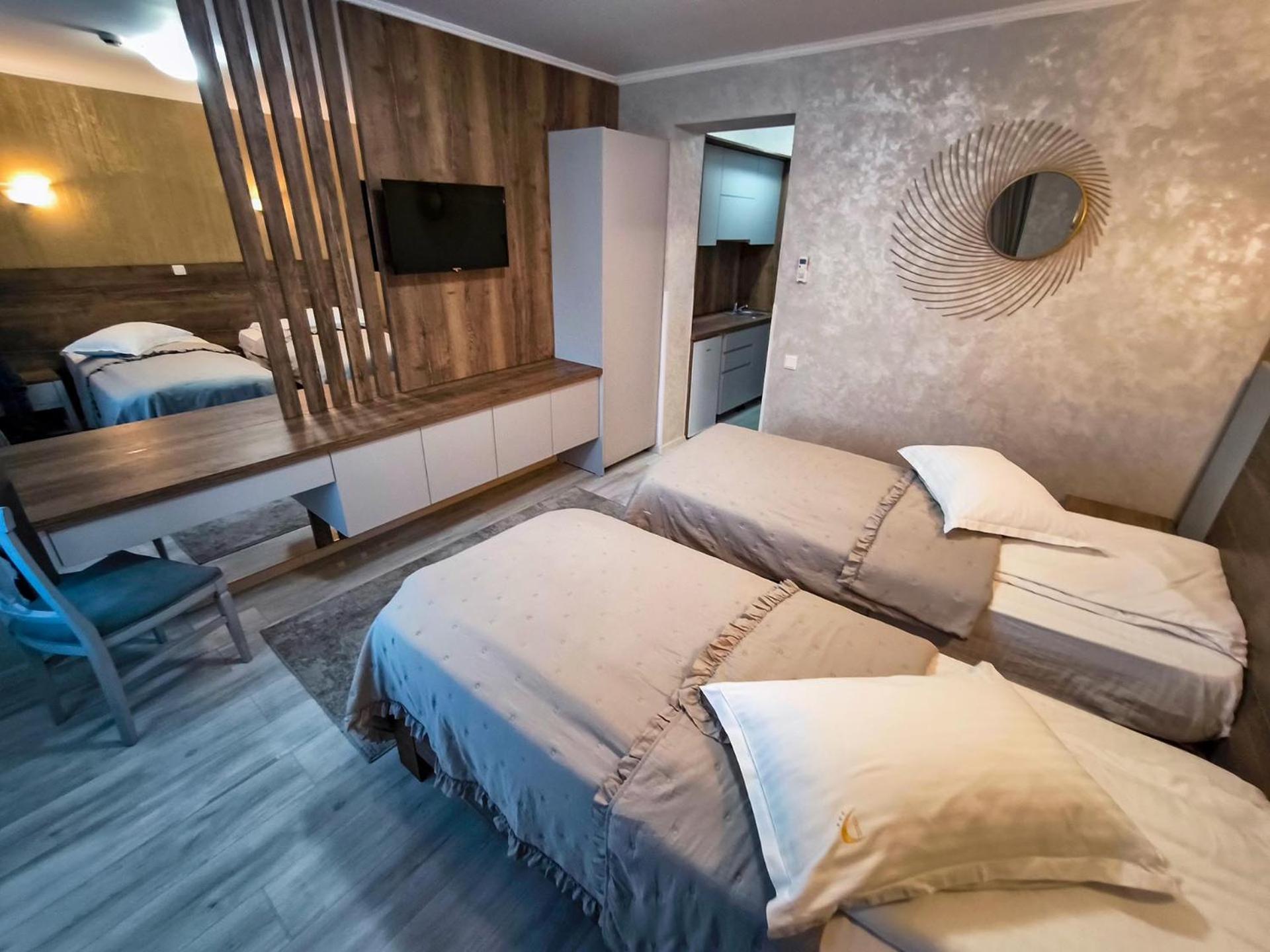 Hotel Dorobanti Jászvásár Kültér fotó