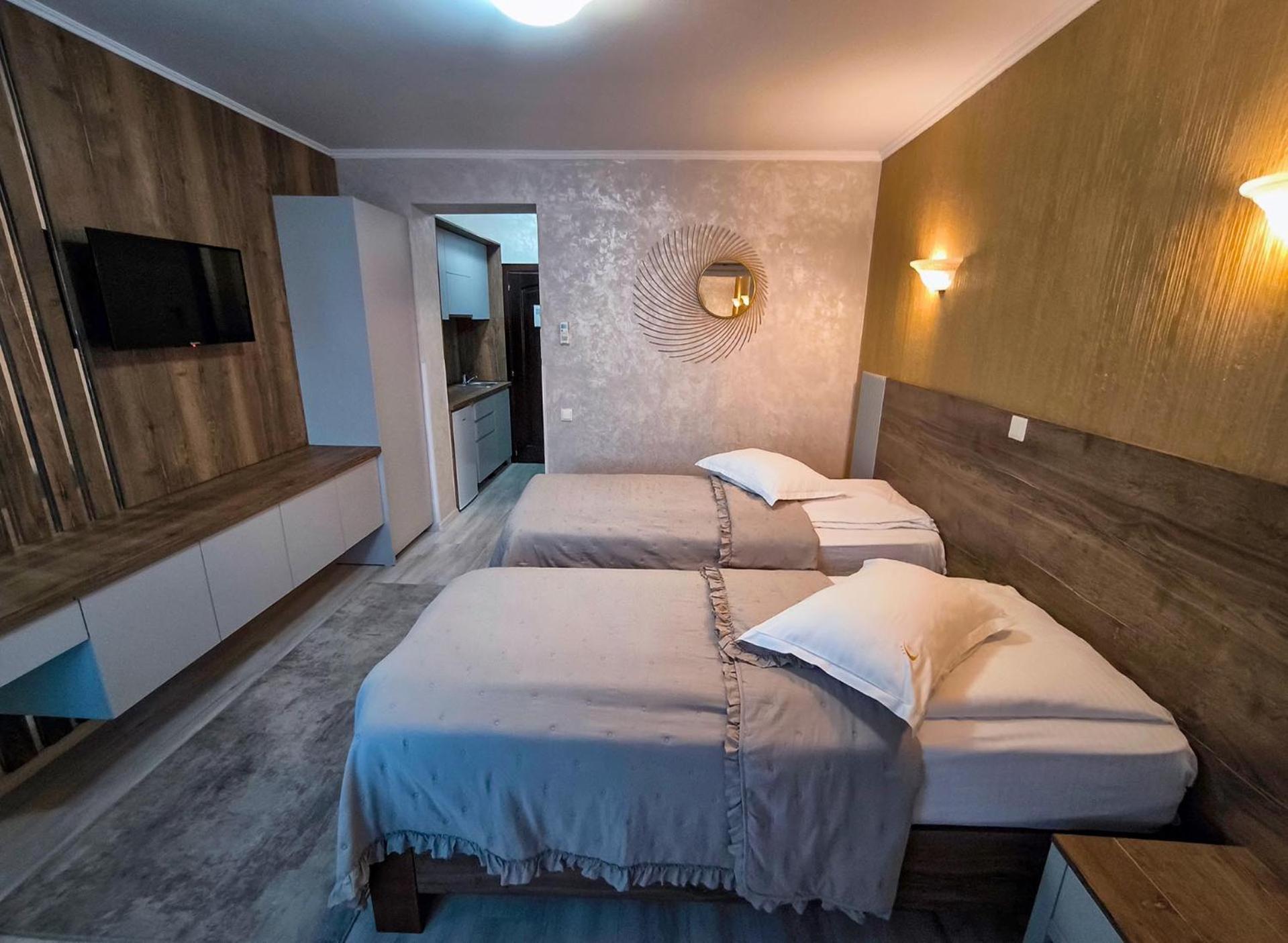 Hotel Dorobanti Jászvásár Kültér fotó