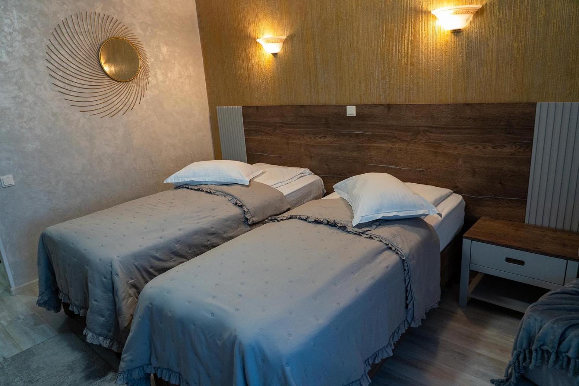 Hotel Dorobanti Jászvásár Kültér fotó